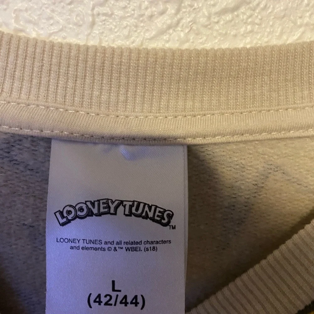 Preowned Looney Tunes Crew neck - Picture 5 of 5